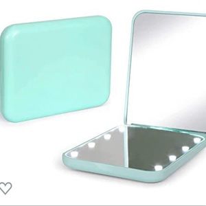 👗 Compact Mirror with LED Lights - Folding
